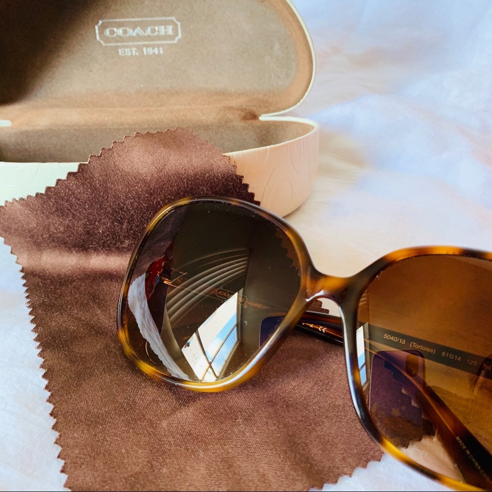COACH LEOPARD SUNGLASSES (WOMEN)